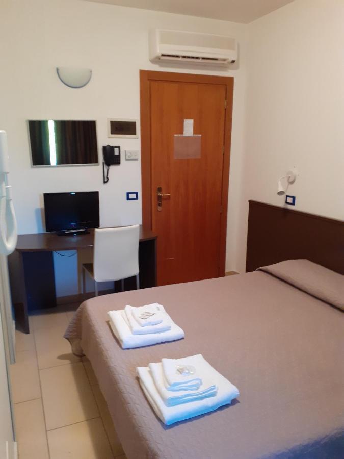 Hotel Solaria Marina Romea Buitenkant foto