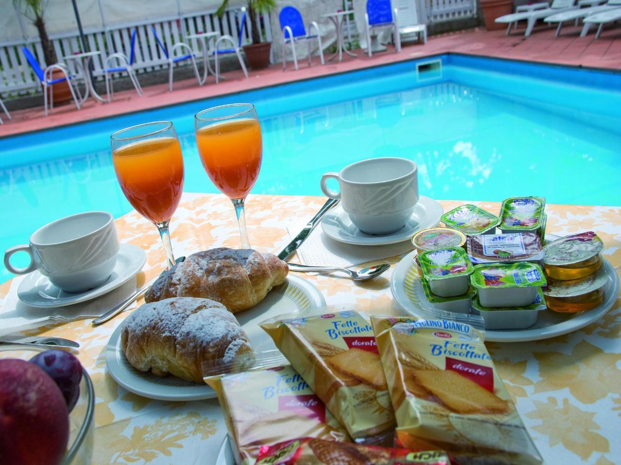 Hotel Solaria Marina Romea Buitenkant foto