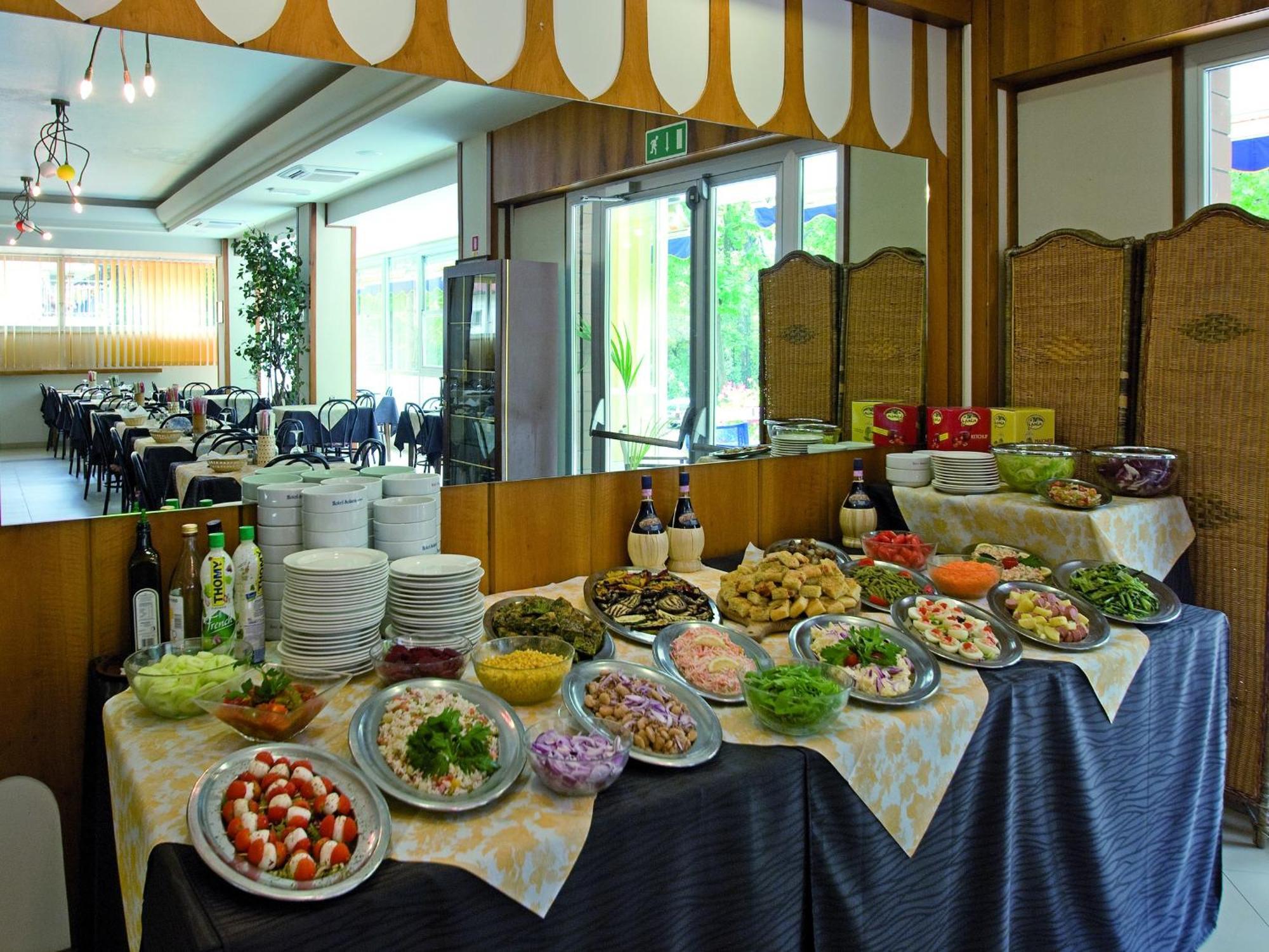 Hotel Solaria Marina Romea Buitenkant foto