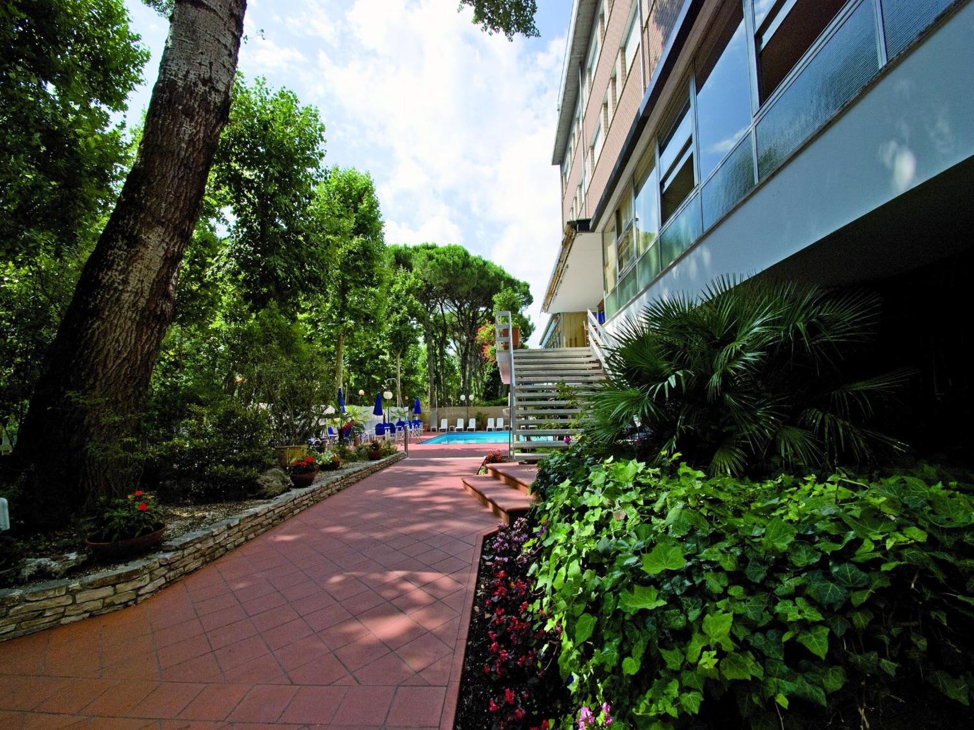Hotel Solaria Marina Romea Buitenkant foto